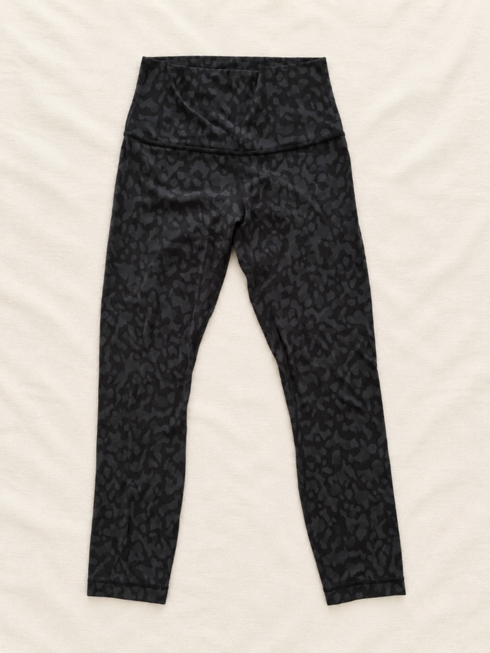 Lululemon Size 4 Black Leopard Print High Rise Full Length Leggings